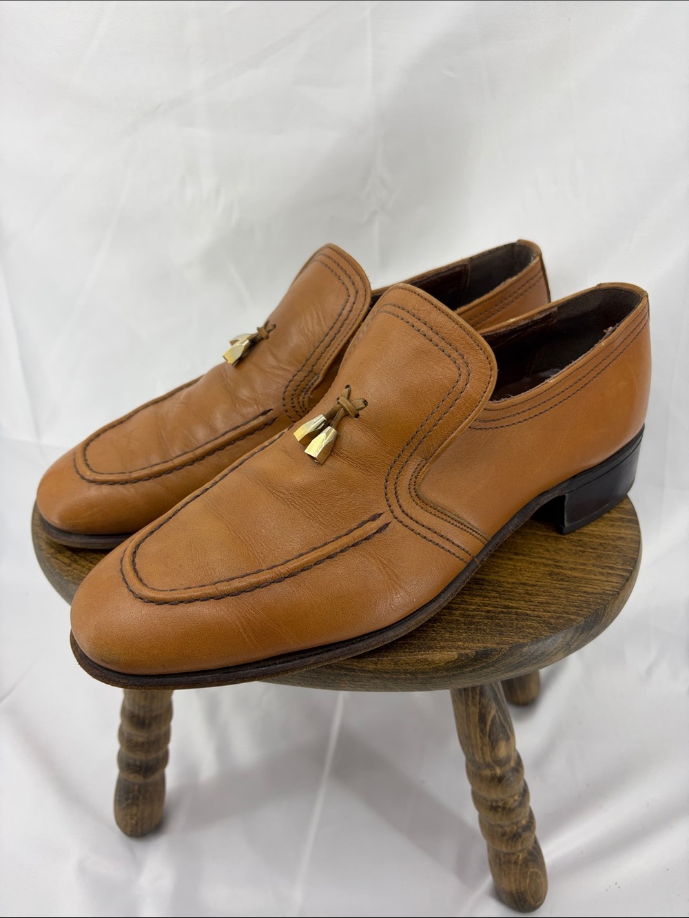 Vintage Bostonian Cognac Leather Gold Tassel Loafers, Decorative Stitched Toe, 9